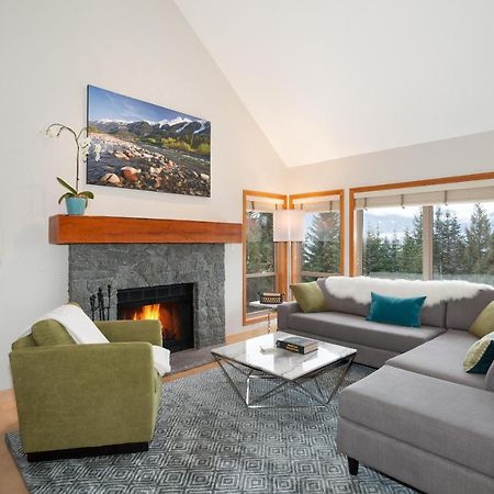 Painted Cliff 11 | Dog Friendly! Ski-In Ski-Out Benchlands Townhome W/ Hot Tub & Fireplace Whistler Luaran gambar