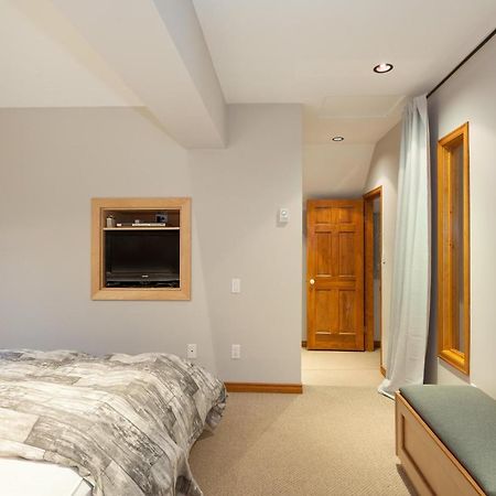Painted Cliff 11 | Dog Friendly! Ski-In Ski-Out Benchlands Townhome W/ Hot Tub & Fireplace Whistler Luaran gambar