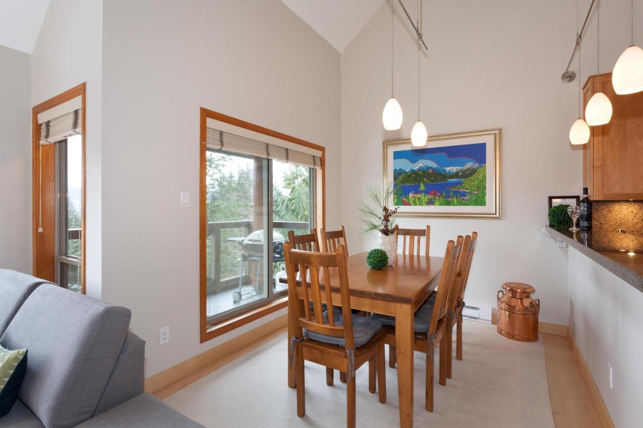 Painted Cliff 11 | Dog Friendly! Ski-In Ski-Out Benchlands Townhome W/ Hot Tub & Fireplace Whistler Luaran gambar
