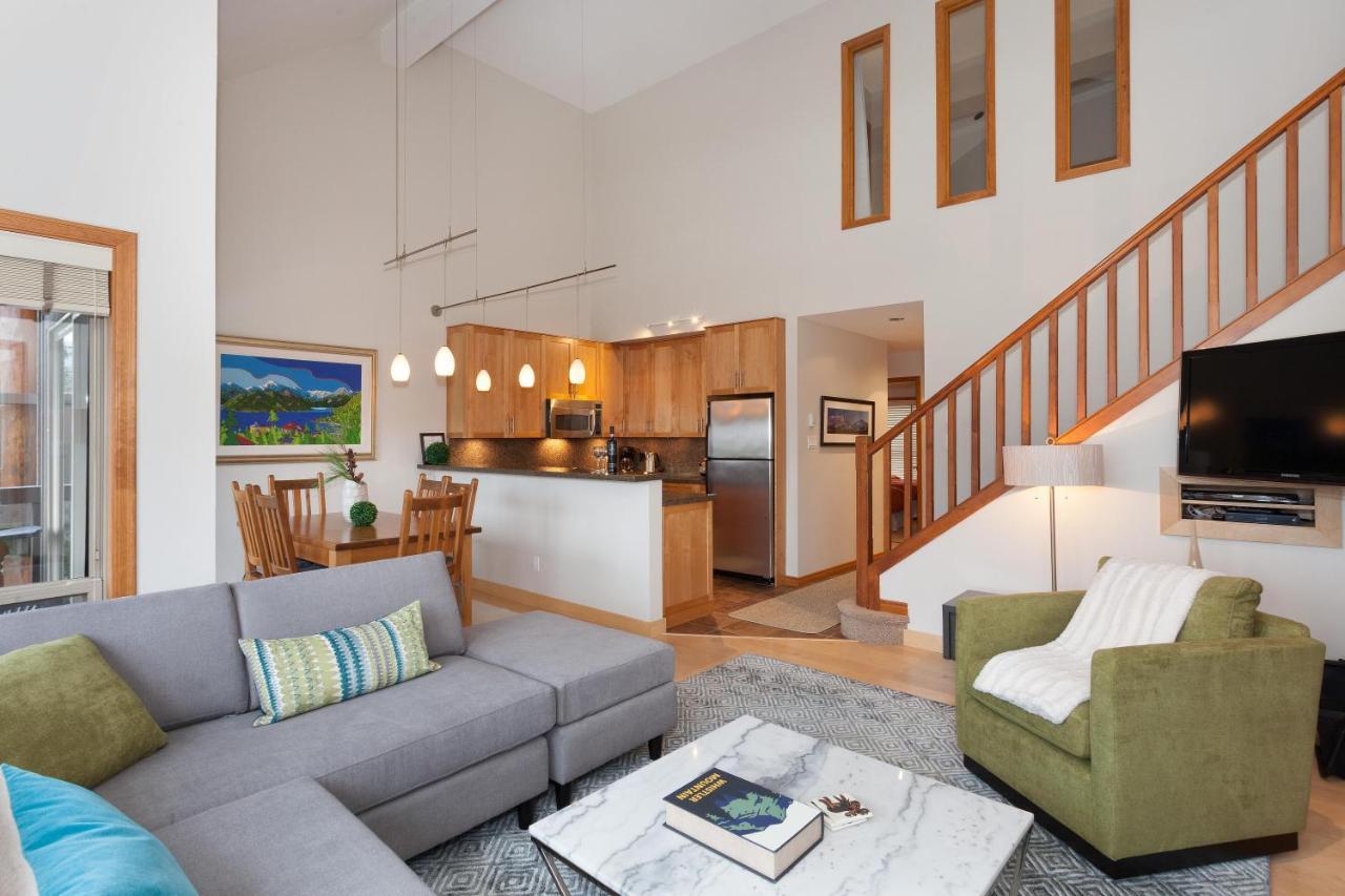 Painted Cliff 11 | Dog Friendly! Ski-In Ski-Out Benchlands Townhome W/ Hot Tub & Fireplace Whistler Luaran gambar