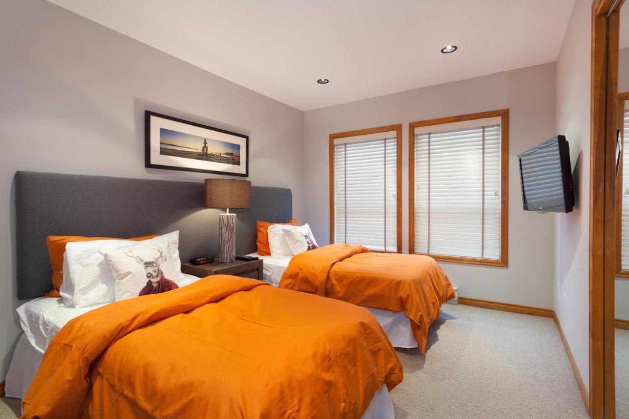 Painted Cliff 11 | Dog Friendly! Ski-In Ski-Out Benchlands Townhome W/ Hot Tub & Fireplace Whistler Luaran gambar