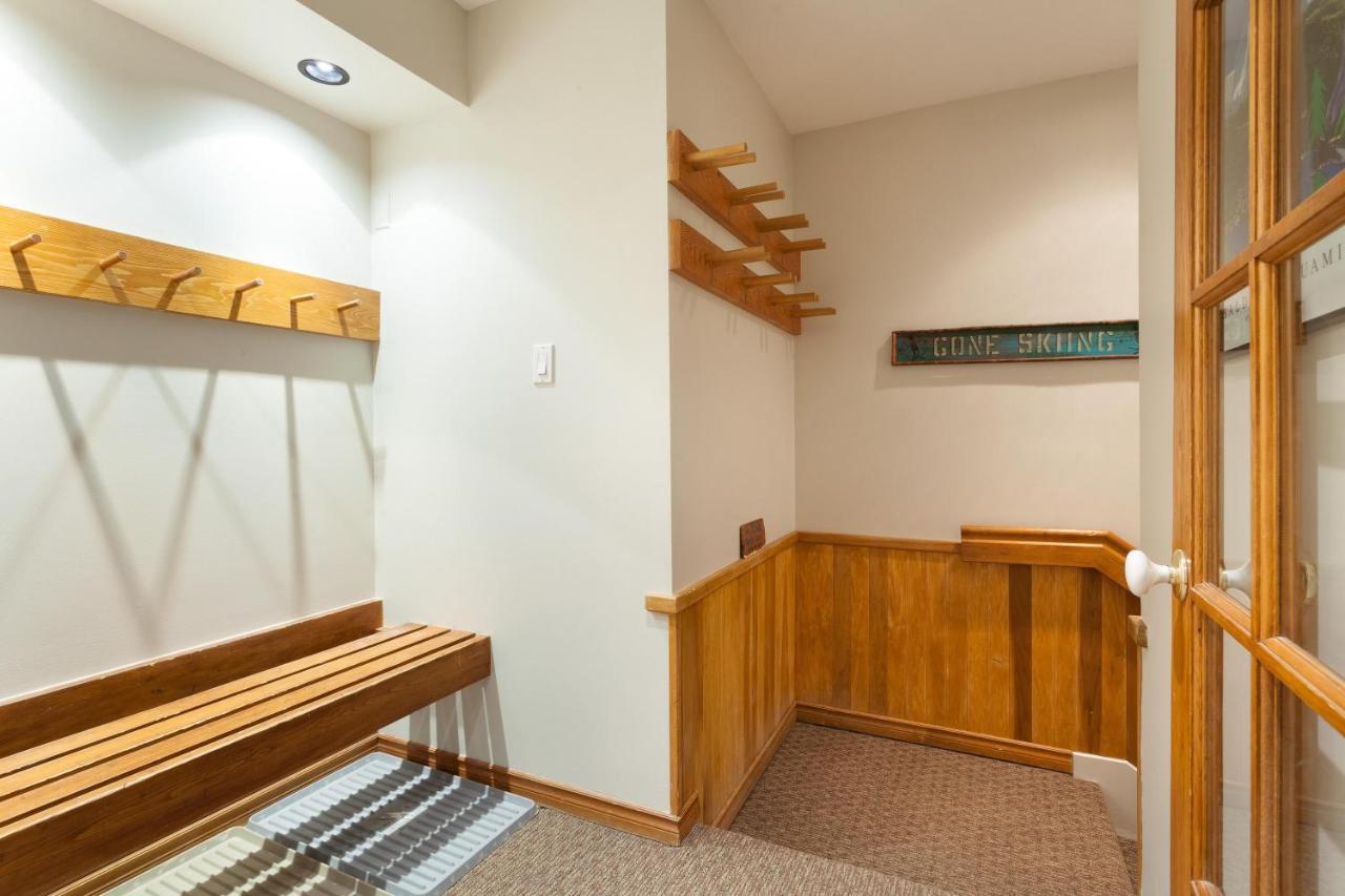Painted Cliff 11 | Dog Friendly! Ski-In Ski-Out Benchlands Townhome W/ Hot Tub & Fireplace Whistler Luaran gambar